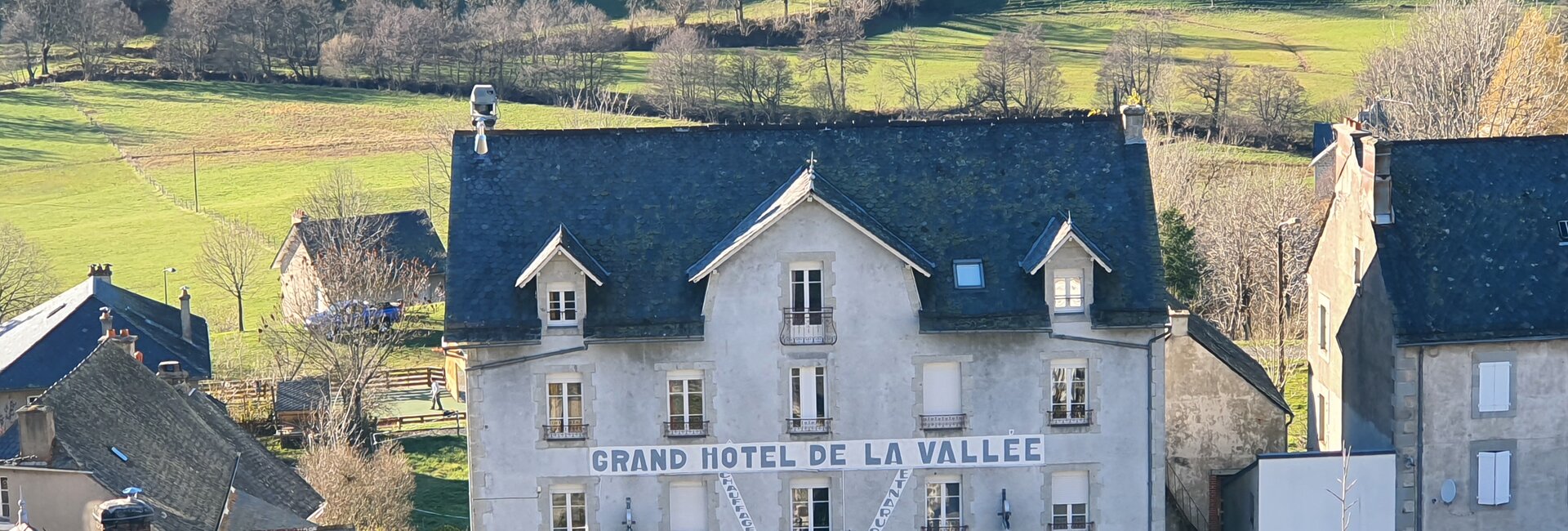 Grand Hôtel de la Vallée à Cheylade (15)